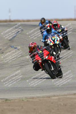 media/Nov-26-2023-TrackDaz (Sun) [[64ad8cfd8f]]/Mock Race/Outside Grapevine/